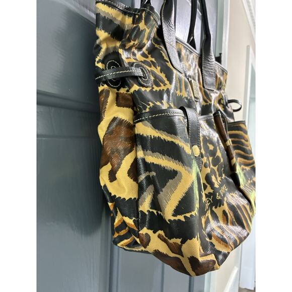 DOONEY & BURKE RAWR ANIMAL PRINT SHOULDER PURSE TOTE BAG SIZE 18L 7W 13 H - Picture 3 of 8